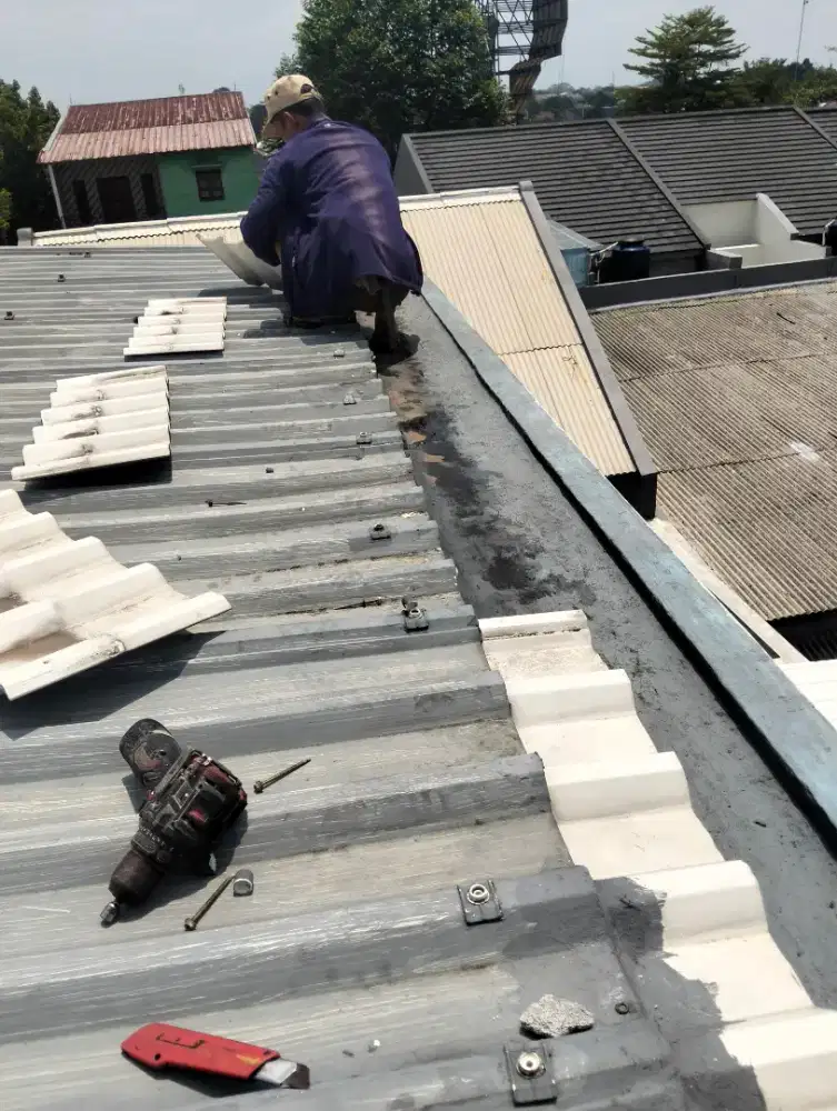 Tukang atap bocor rembesan ganti atap rumah
