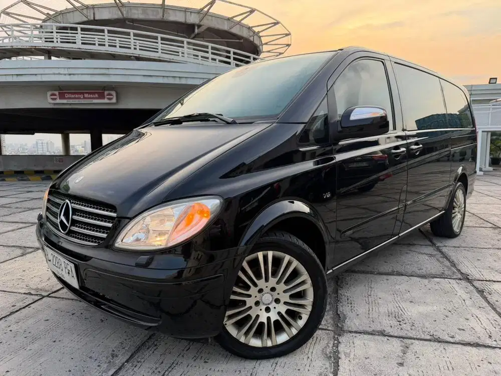 Mercedez Benz V350 tahun 2011 mobil van keluarga