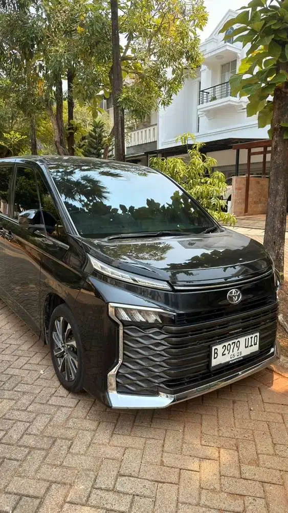 Toyota Voxy 2023 Bensin