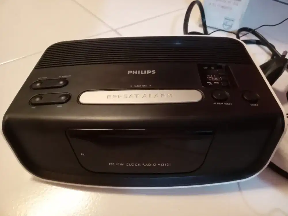 Radio dan jam merek philips