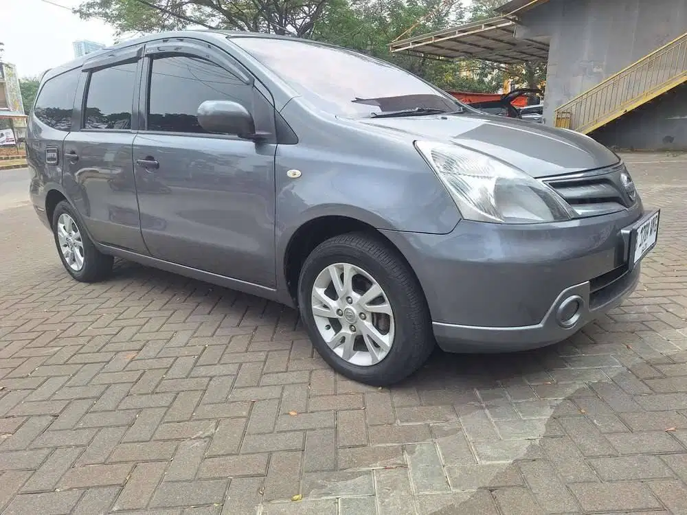 nissan grand livina (2012)