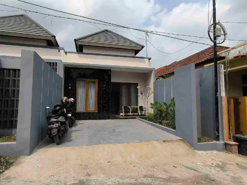 DIJUAL RUMAH FULL FURNISHED SIAP HUNI LOKASI DEKAT UII JAKAL