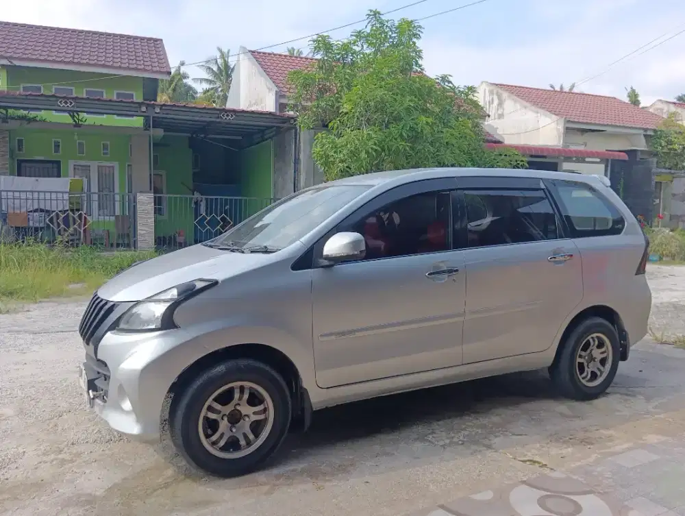 Xenia R deluxe 2014 manual good condition