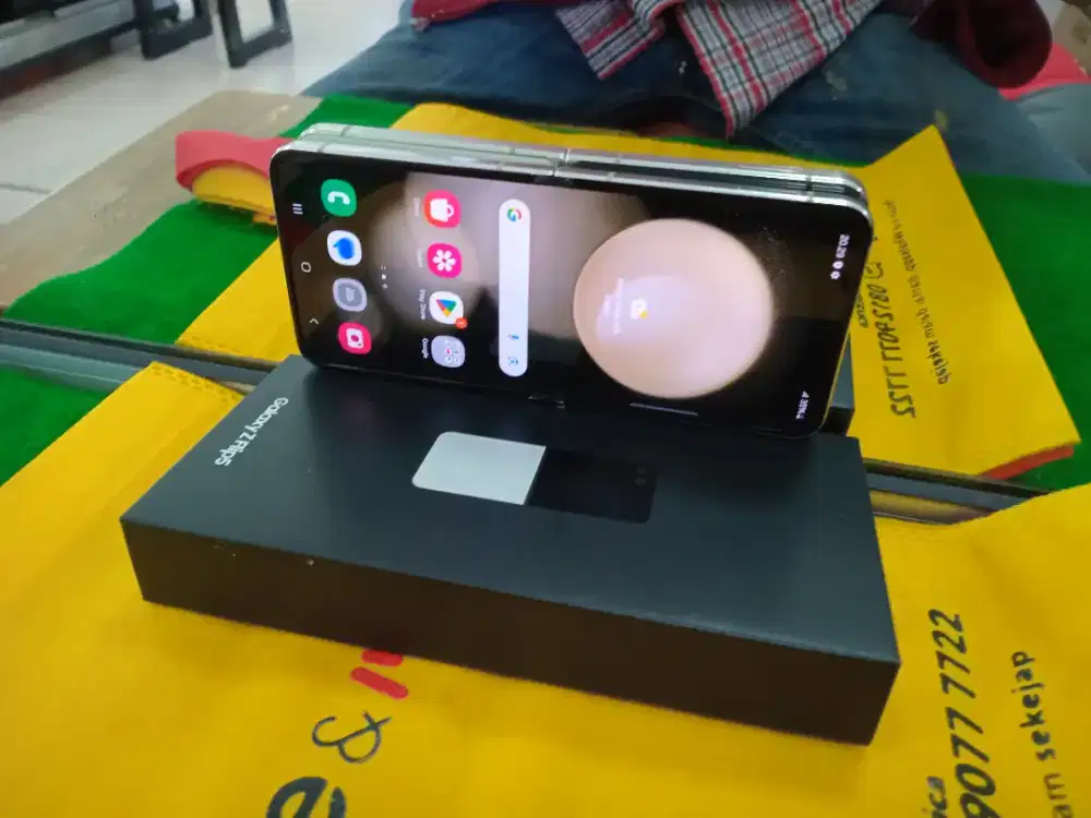 Samsung ZFlip5 5G ram 8/256 gb lengkap mulus no minus ex sein