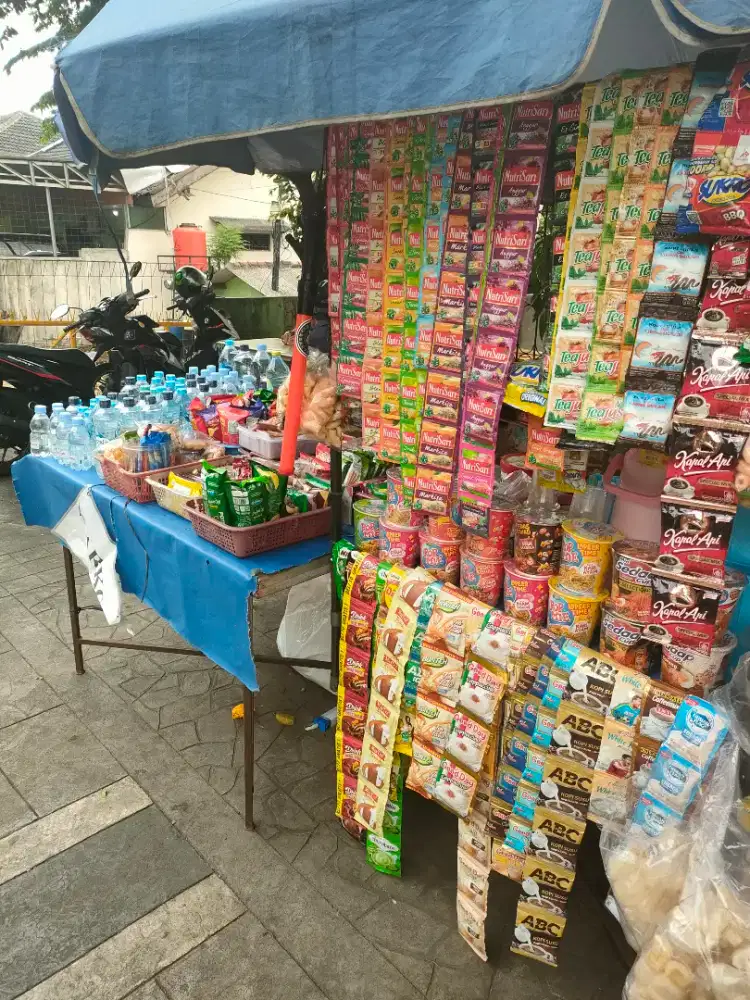 Di cari karyawanti jaga warkop pinggir jalan ,gaji 130k perhari