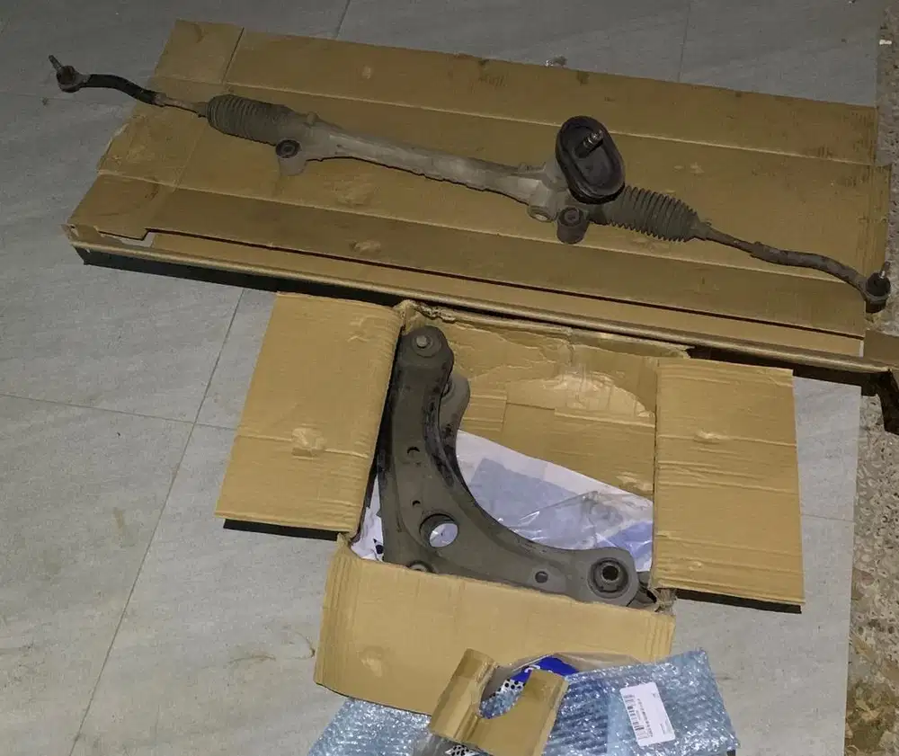 Jual racksteer dan lower arm nissan march kondisi rusak