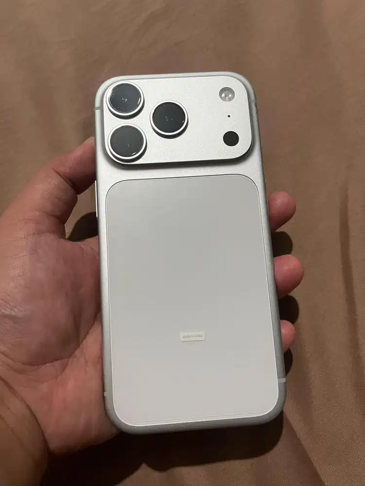diJual Ip 17 pro 256 Silver Garansi Ibox s/d Maret 2027