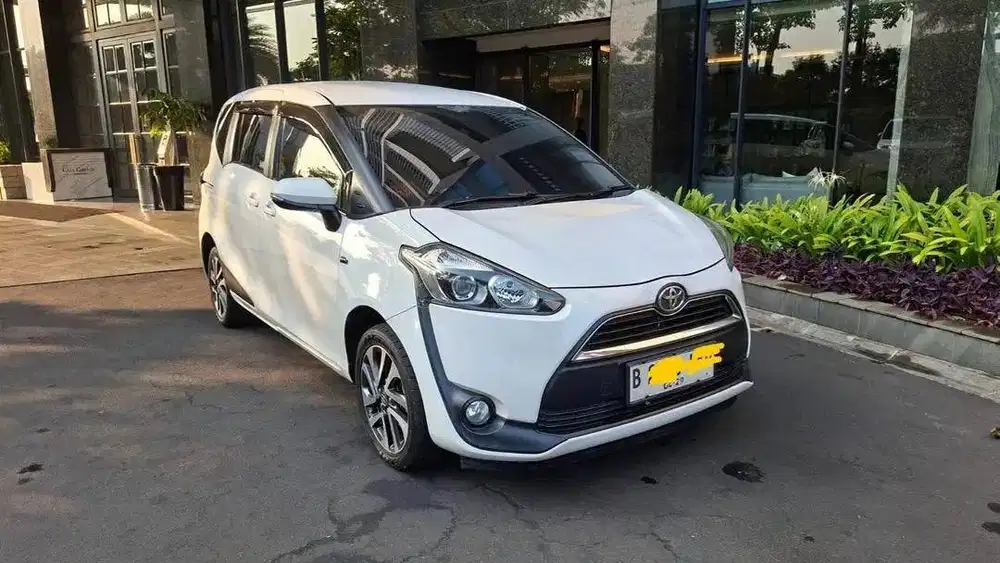 toyota sienta (2019)