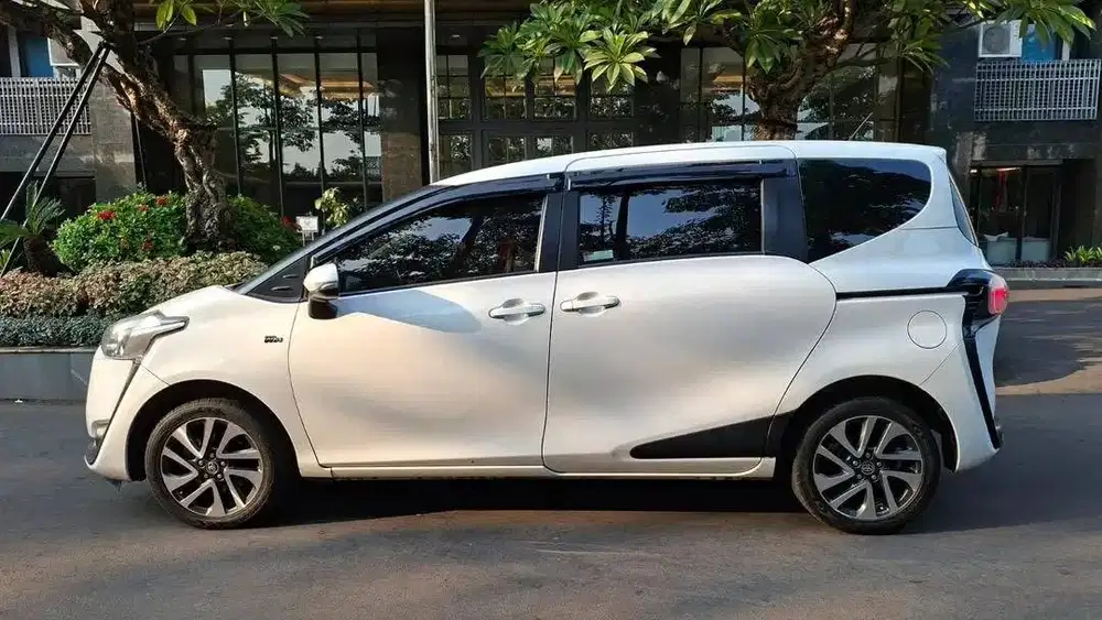 toyota sienta (2019)
