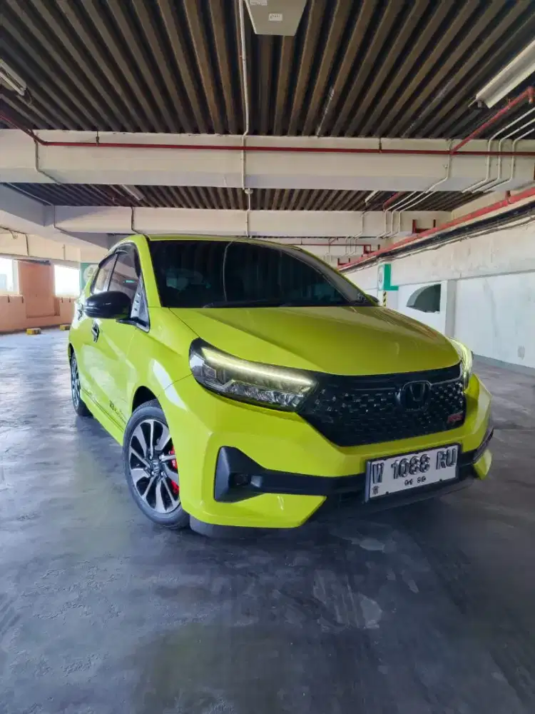 Honda Brio RS matic low kilometer 8rb warna lemon