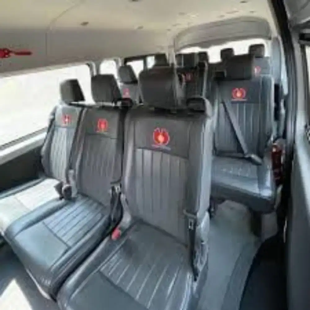 Rental Sewa Mobil Carteran Toyota Hiace Commuter Premio Murah Surabaya