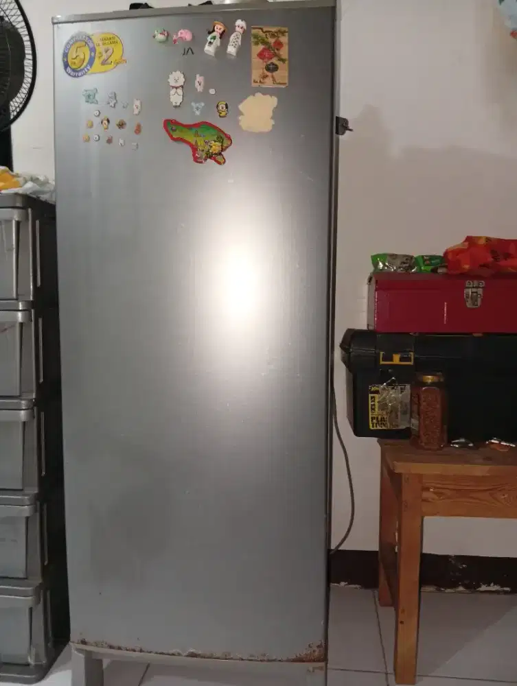 Dijual kulkas merk AQUA normal dingin dan bagus