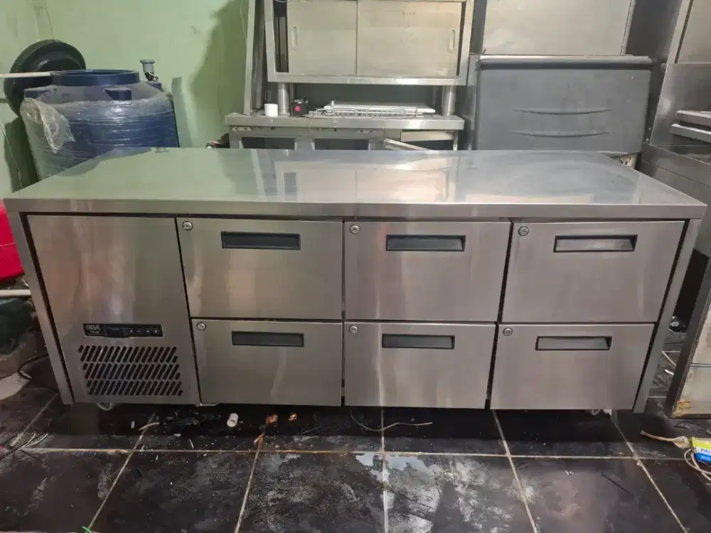 Undercounter chiller 6 drawer