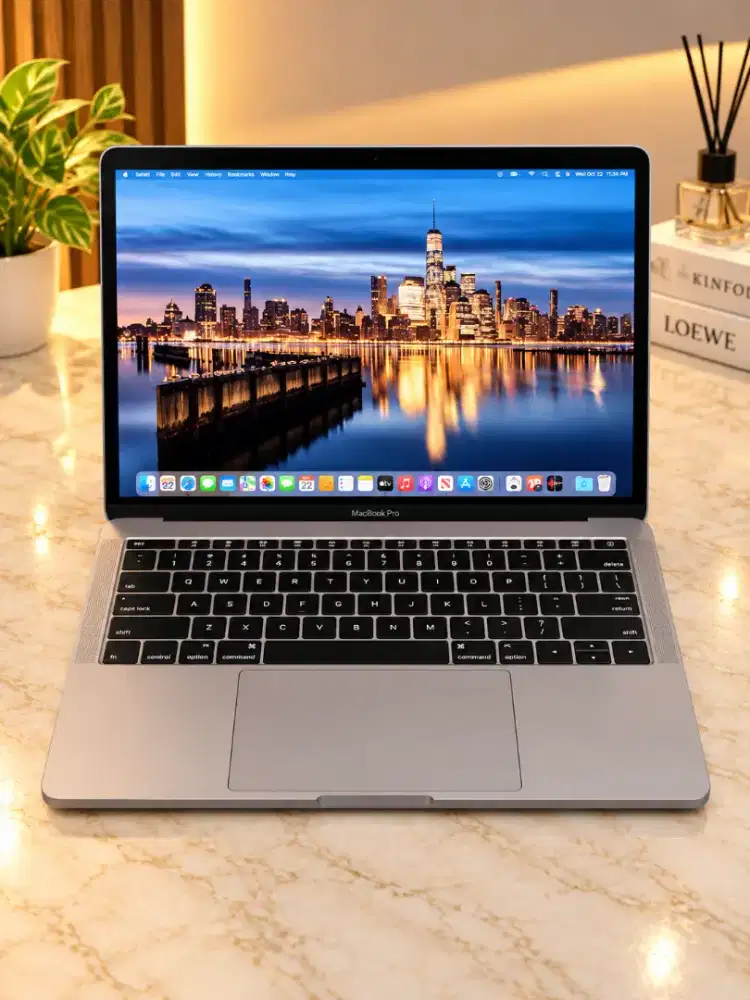 MacBook Pro 13 Inch 2017 Core i7 Ram 16GB SSD 1TB Monster