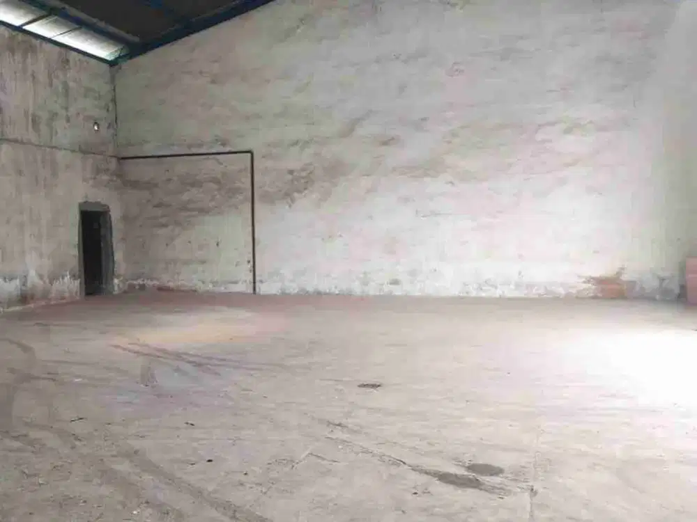 Disewakan Gudang Margomulyo Permai
Ada kantor, Kontainer 40 feet bisa masuk,  1150jt/th...luas 480m