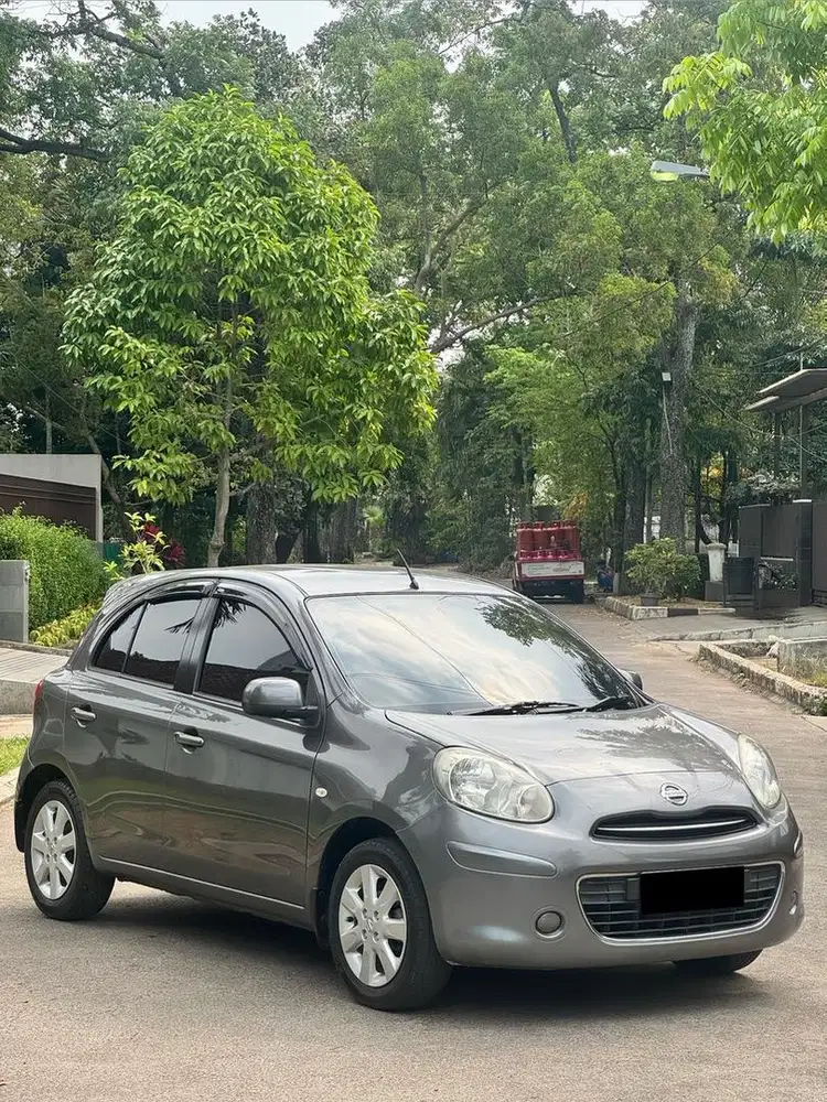 Nissan March 1.2 Matic 2013 Abu Metalik - Mulus Istimewa Irit Poll
