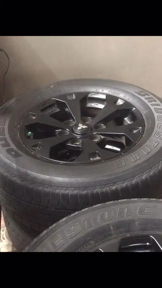 Velg ori bawaan pajero sport 2014 dakar dan ban  bridgstone dueler