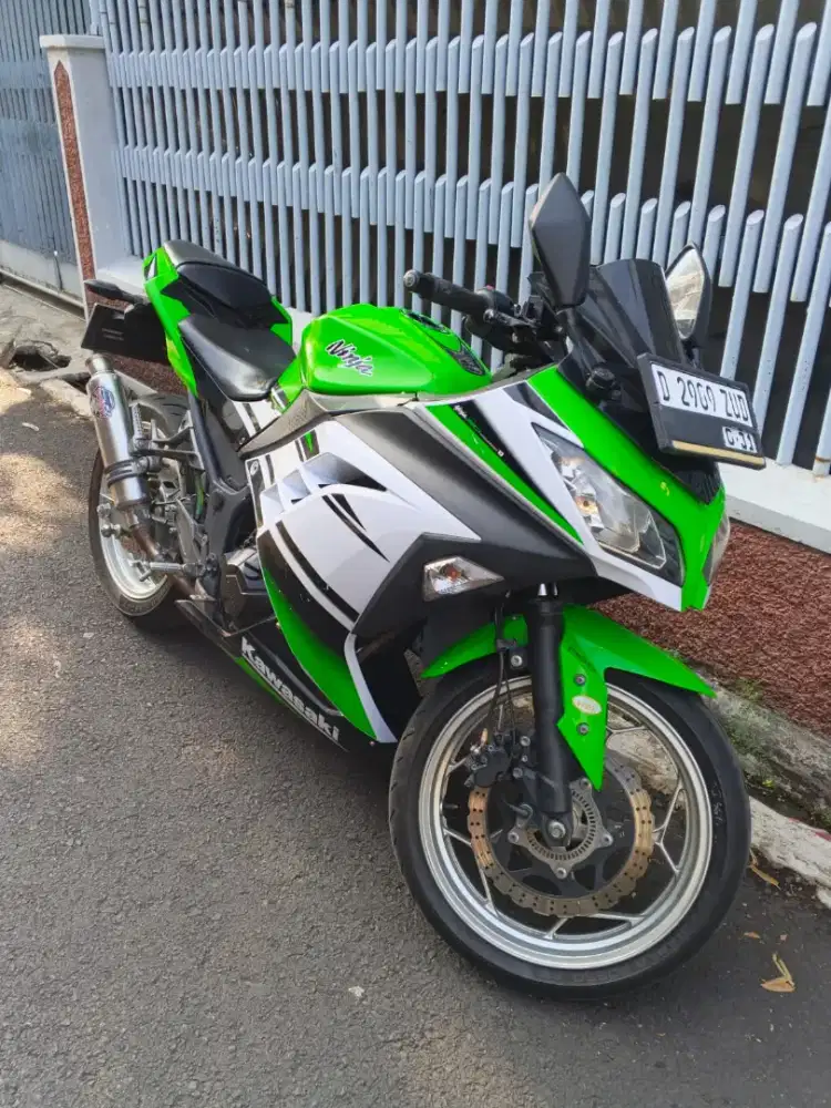 NINJA 250 FI ABS SE TAHUN 2015, SEPERTI BARU KM 28 RIBU, MUHSHI MOTOR.