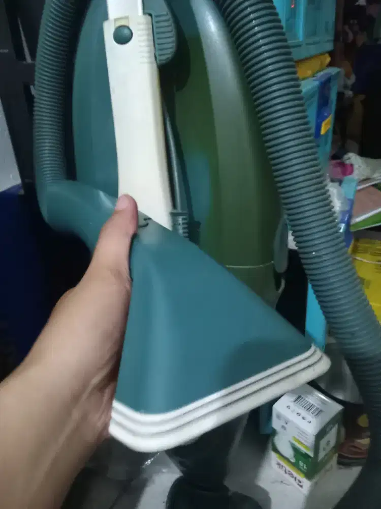 penyedot debu merek lux