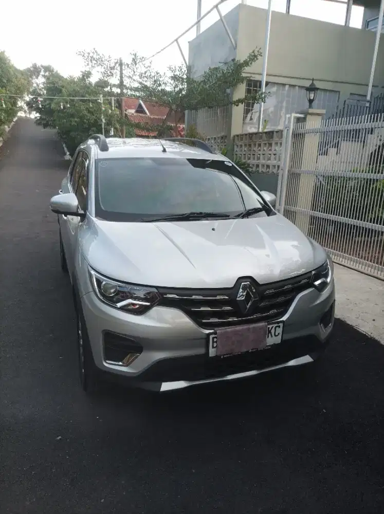 Renault triber amt 2021/2022 silver