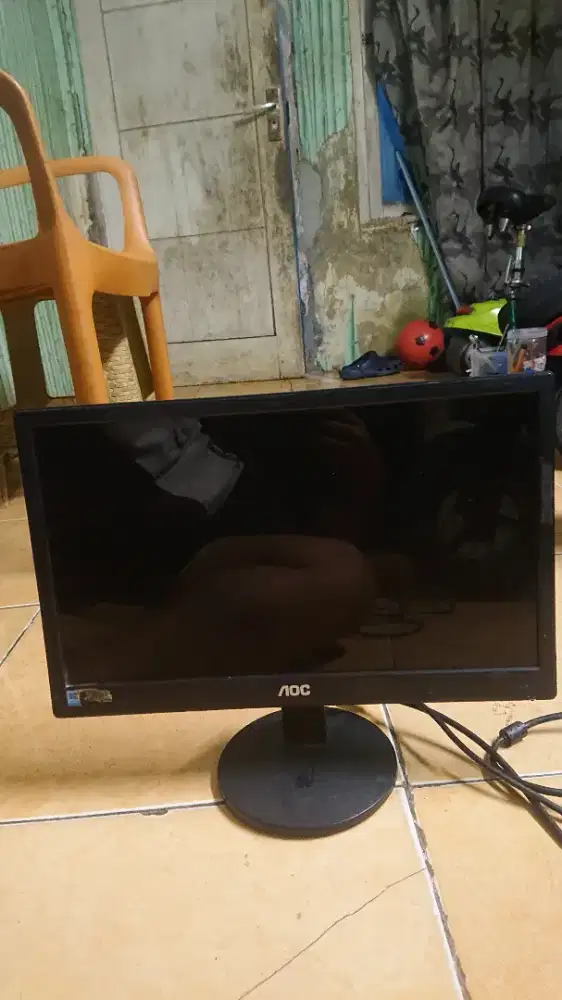 Monitor AOC 16 inci