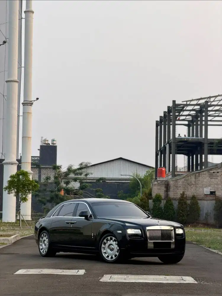 KEMEWAHAN KELAS DUNIA! ROLLS-ROYCE GHOST 6.6 V12!