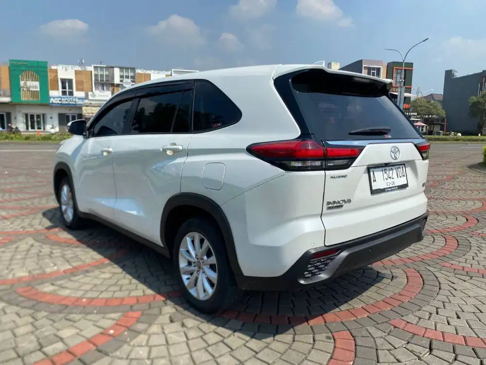 Innova Zenix 2.0 V AT 2023