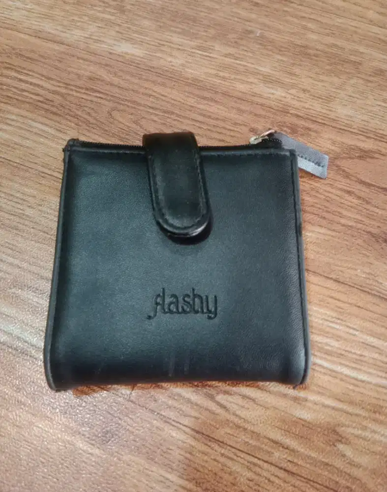 Dompet lipad flashy