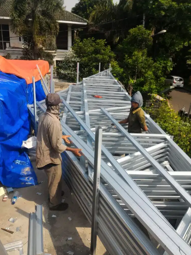 bongkar pasang baja ringan pengganti rangka kayu