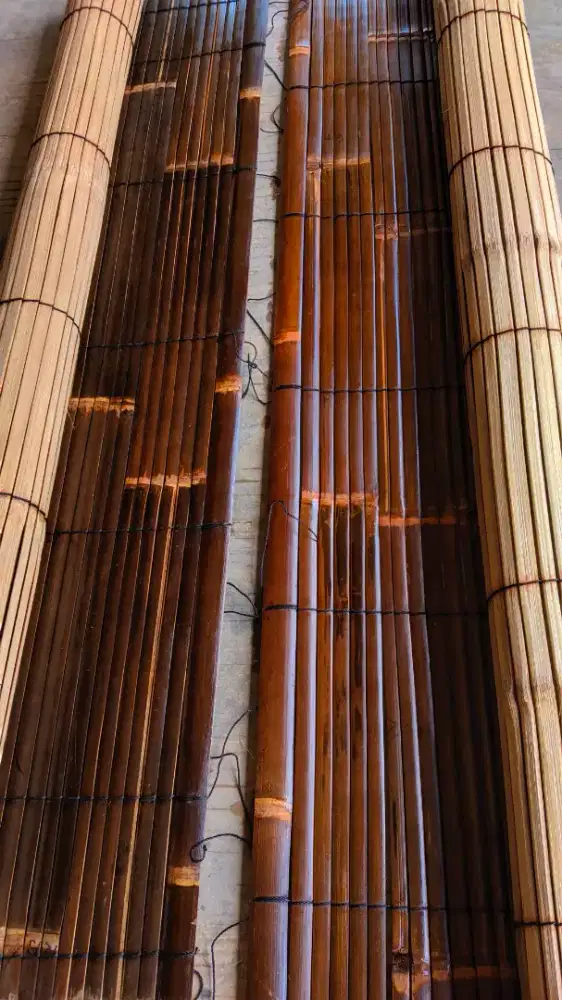 Tirai bambu Wulung vernisan