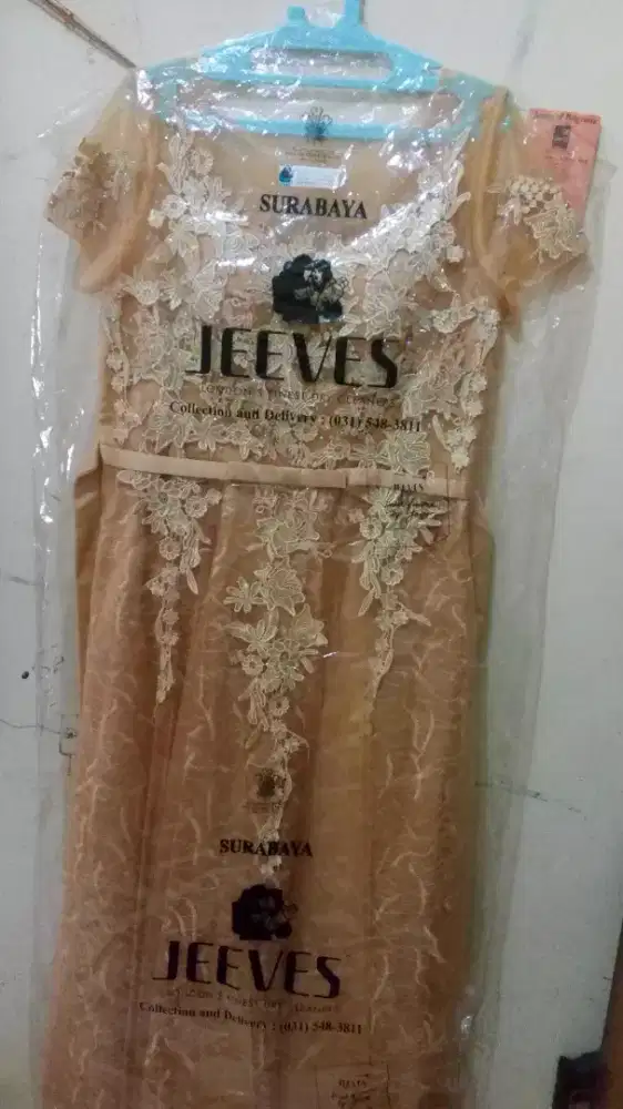 Baju pesta kuning mas