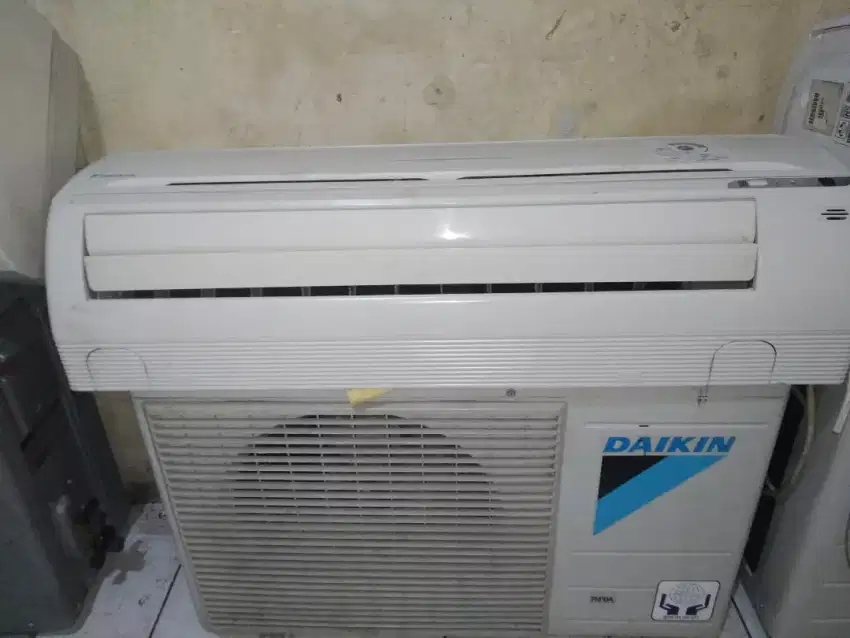 AC Daikin Thailand standar R 410 indoor dan outdoor remote