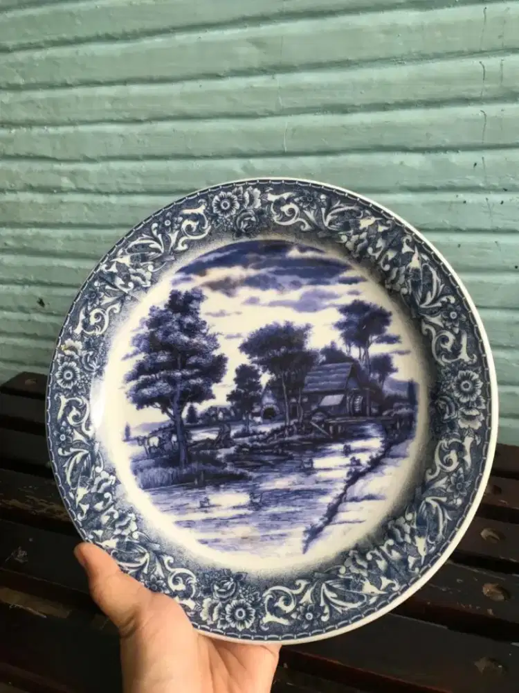 Piring antik keramik