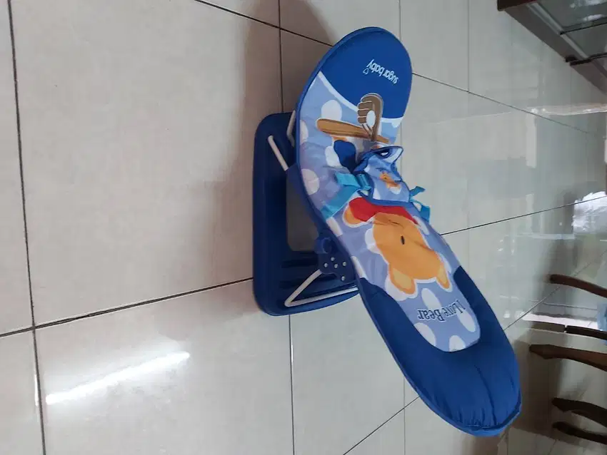 Mainan dan tempat tidur bayi