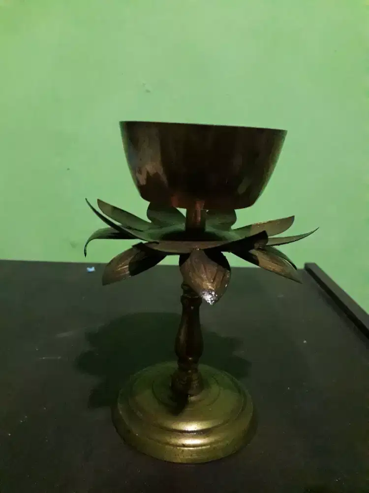 Kuningan tempat lilin