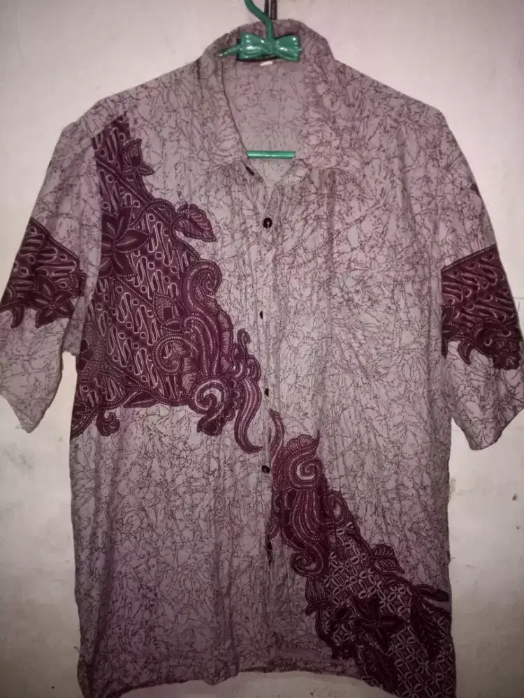 Berbagai macam kemeja dengan harga terjangkau