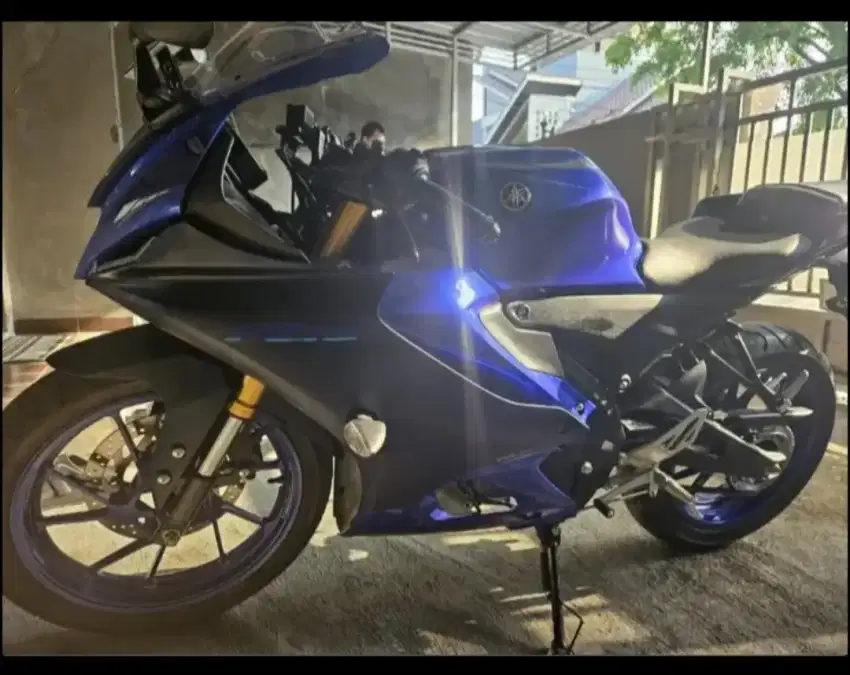 YAMAHA R15 CONNECTED V4