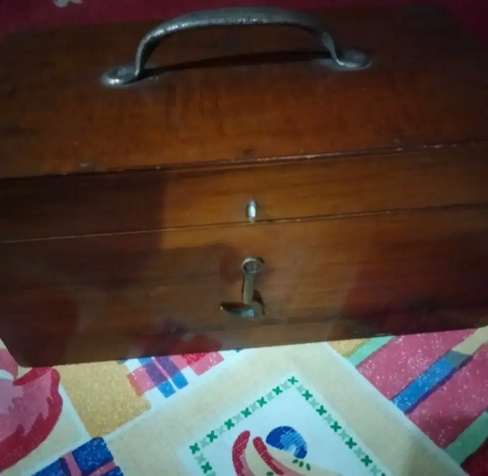 Kotak jati perhiasan