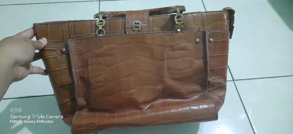 Tas aigner bahan tebal