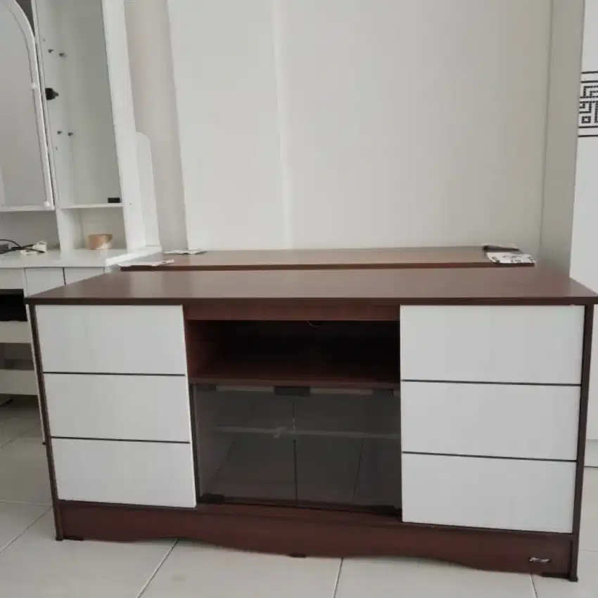 Rak TV / Meja TV Cabinet (Pintu Kaca)