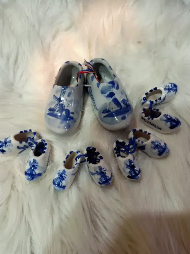 Hiasan keramik set sepatu holland