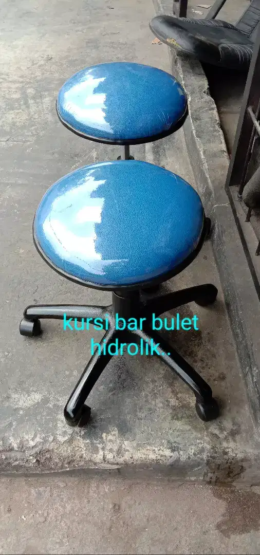 Saya menerima service kursi kantor dan jual beli kursi bekas kantor