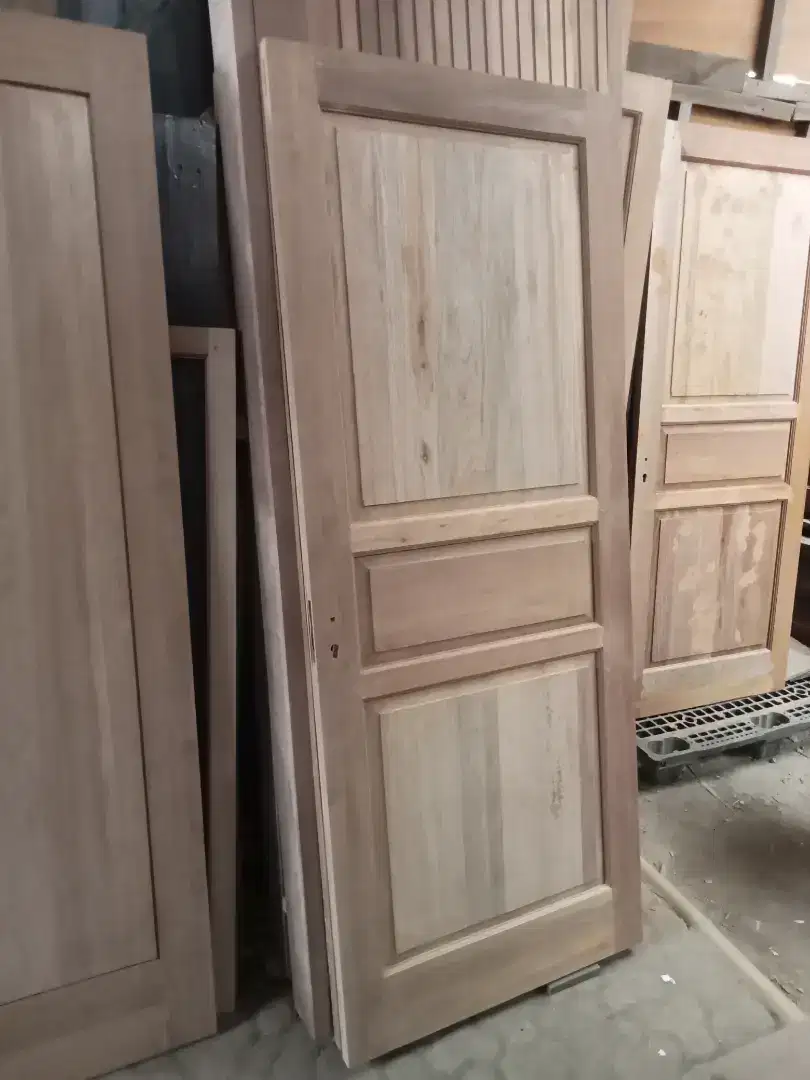 Terima pesanan kusen, pintu jendela kayu, minimalis,panel dll.