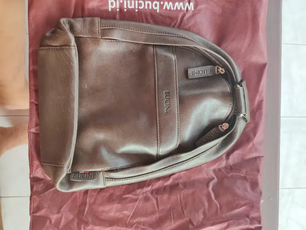 Tas selempang Bucini Original