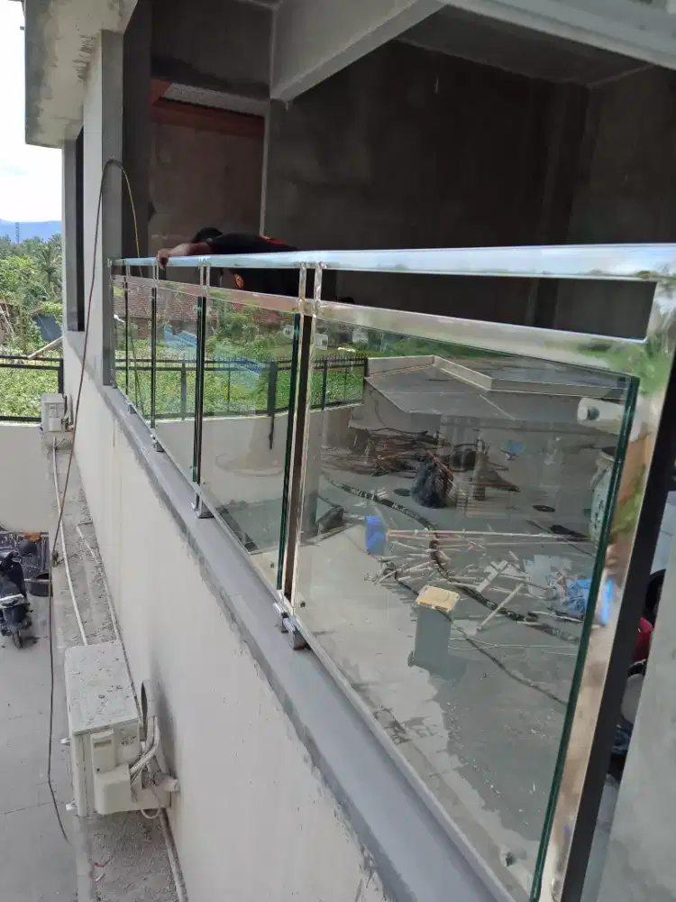 Pagar kaca balkon kaca reling tangga kaca 8mili