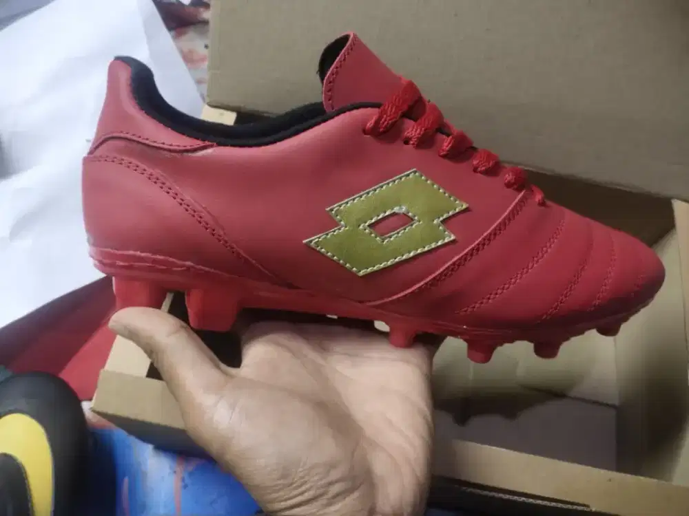 sepatu bola kulit custom