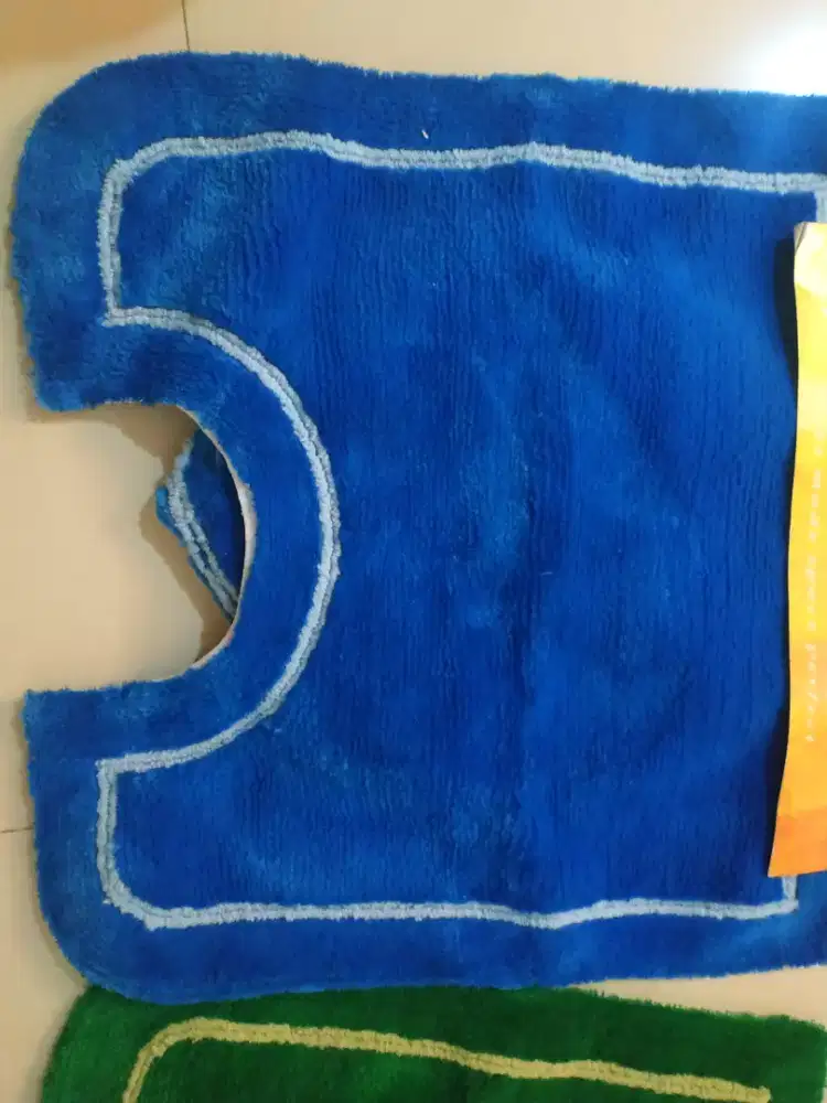 Cover tutup toilet dan lantai kondisi baru