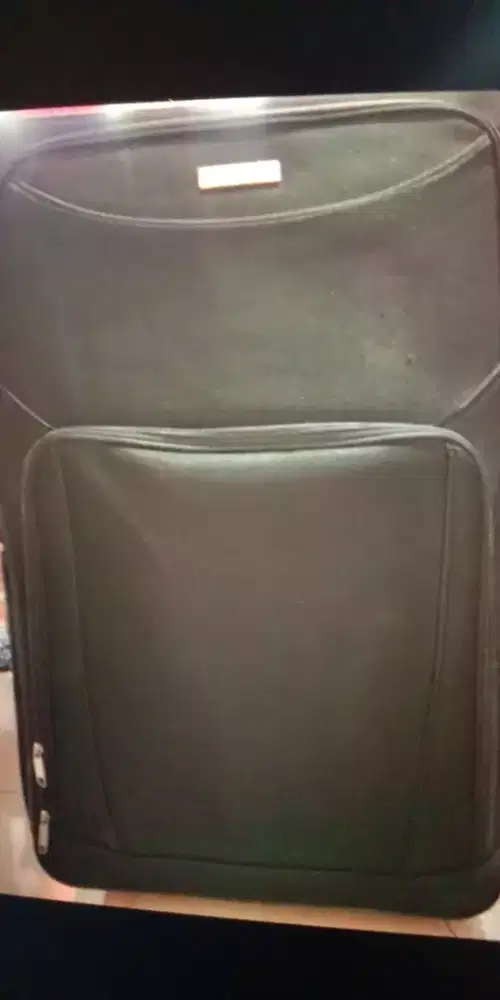 Koper warna hitam besar