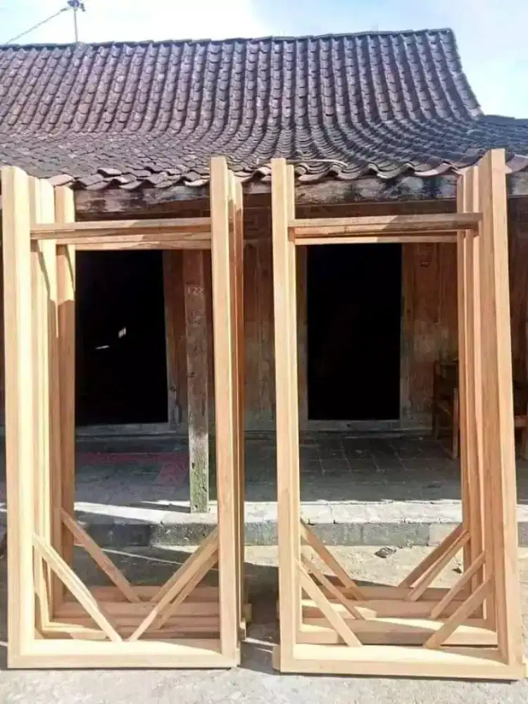 Kusen pintu jati