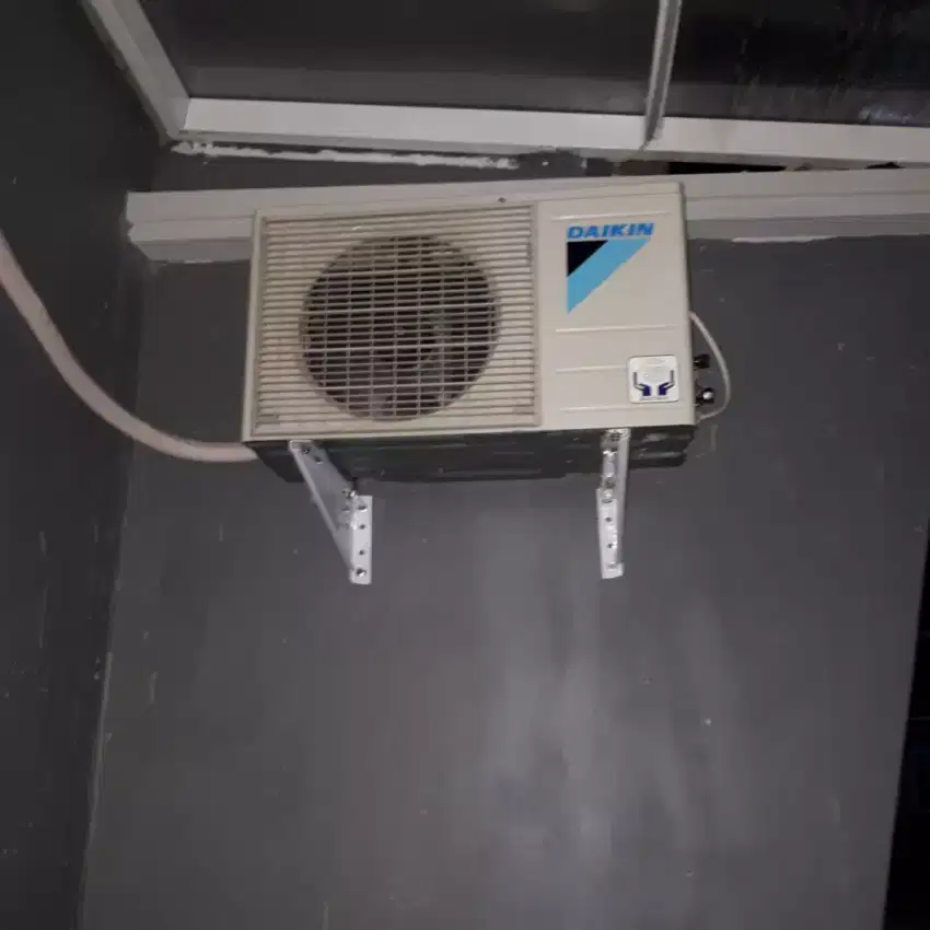 Ac daikin 0,5 pk R 410 ex kosan masih normal dan dingin